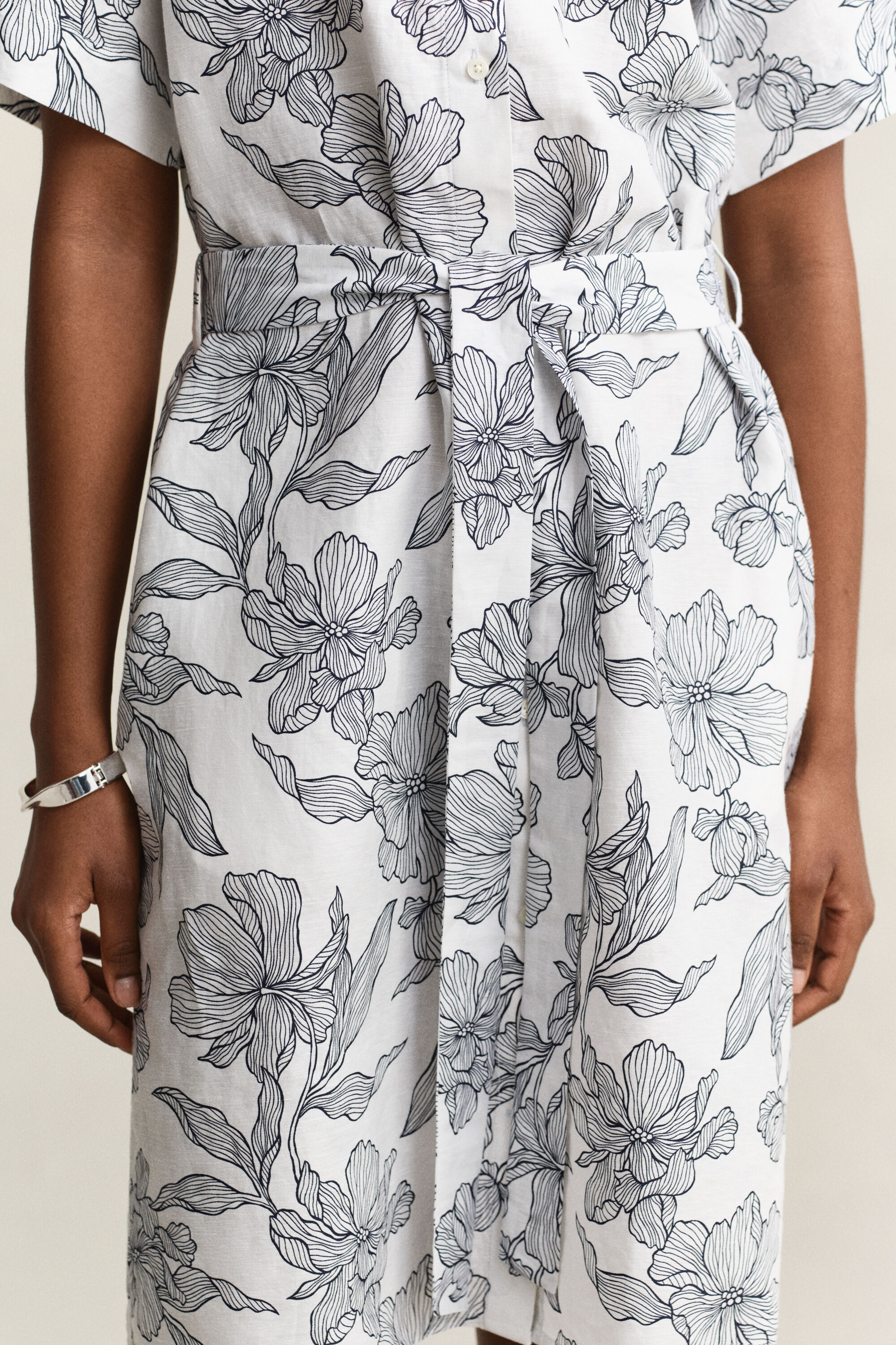 Gebloemde linnen overoverhemdjurk