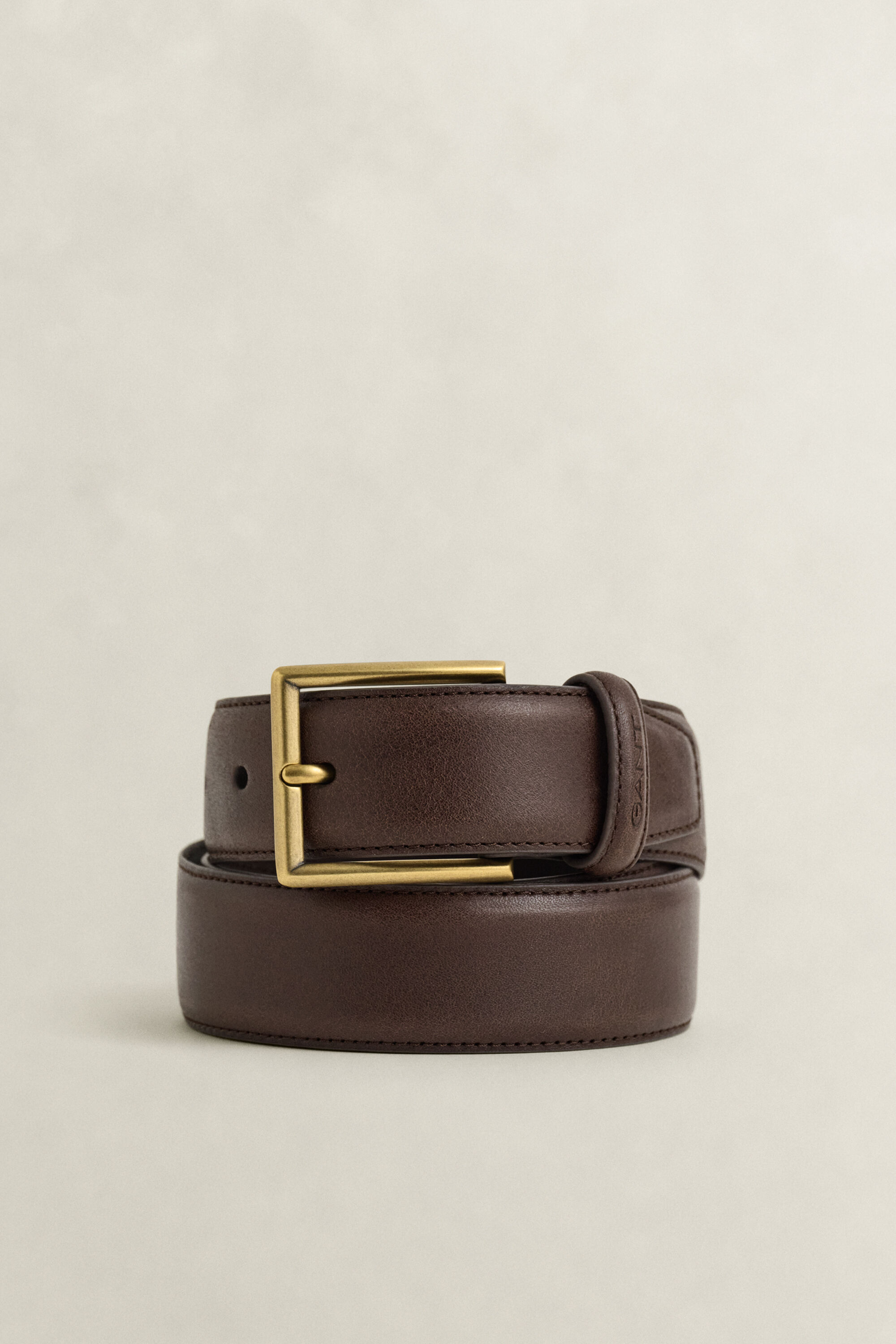 Leren riem en pasjeshouder in cadeauverpakking