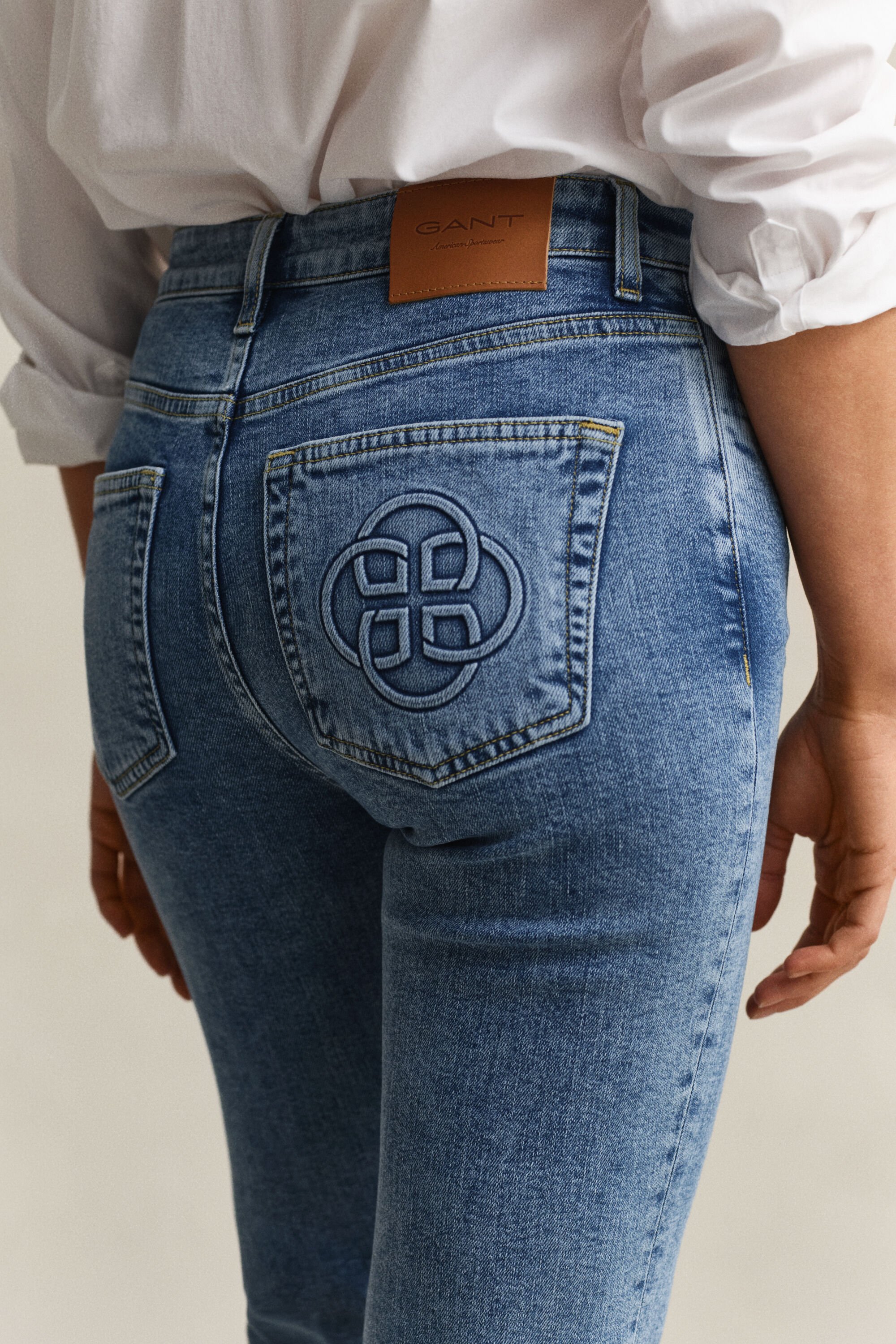 Monogram jeans met wijduitlopende pijpen