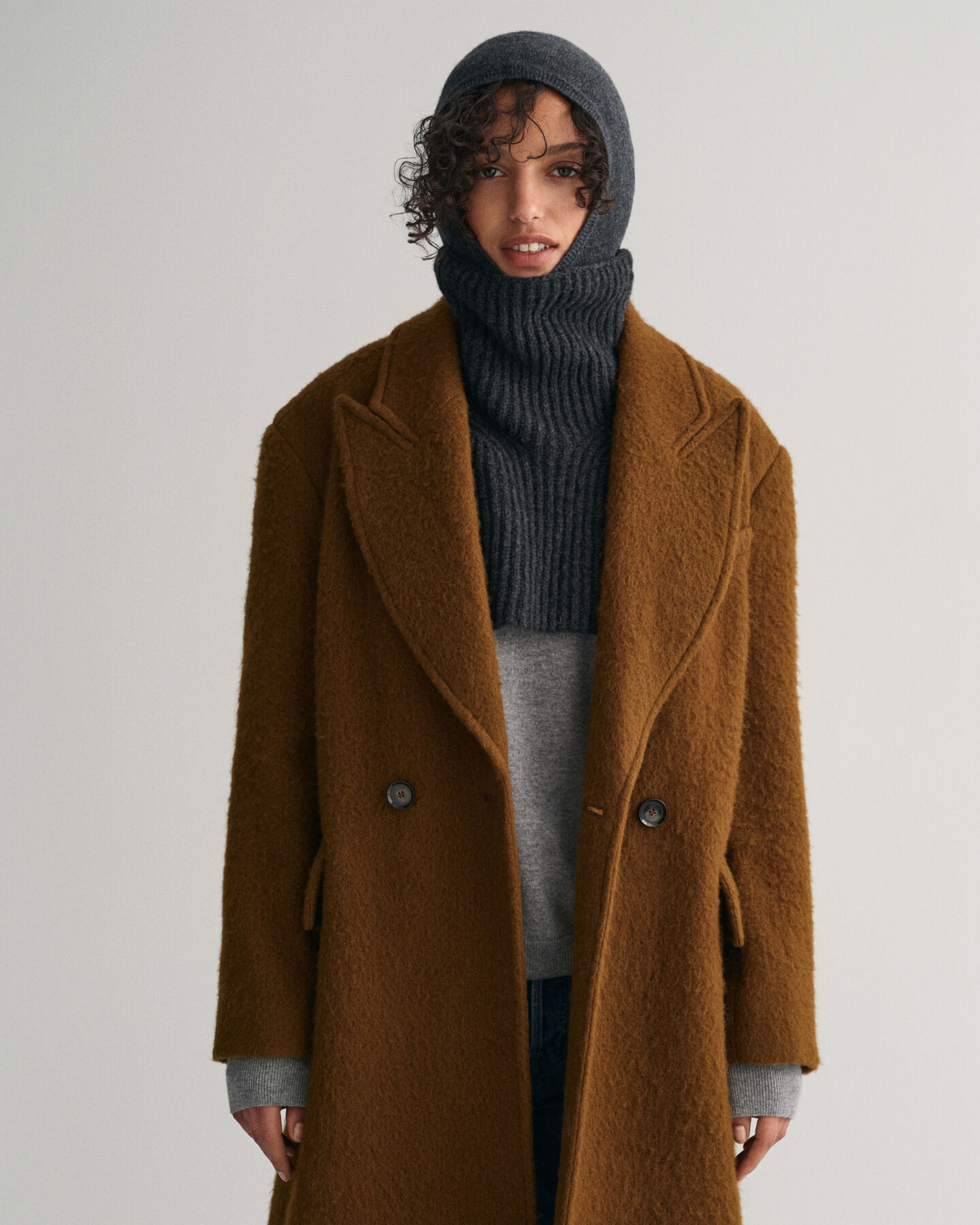 Ribgebreide slabkraag