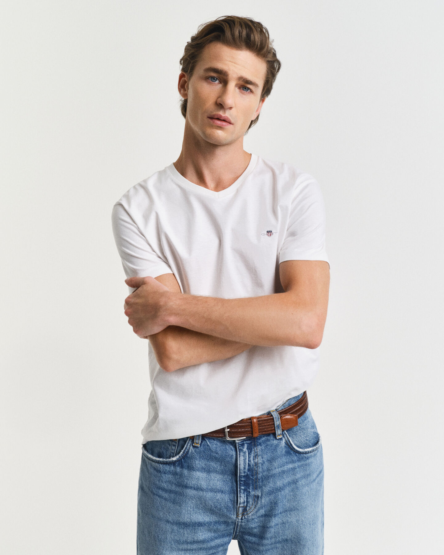 Slim Fit Shield T-shirt met V-hals