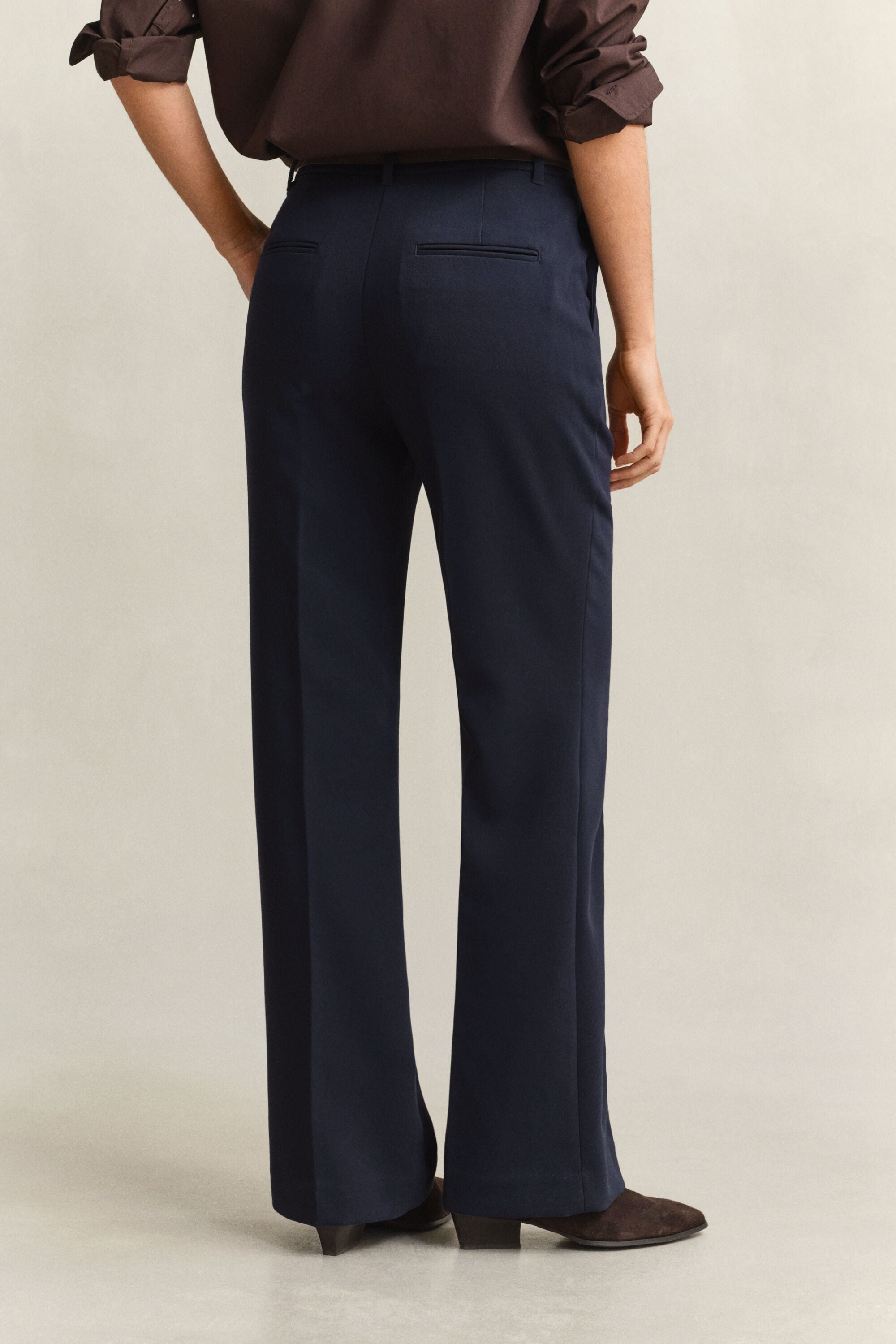 Nette nauwsluitende flared broek