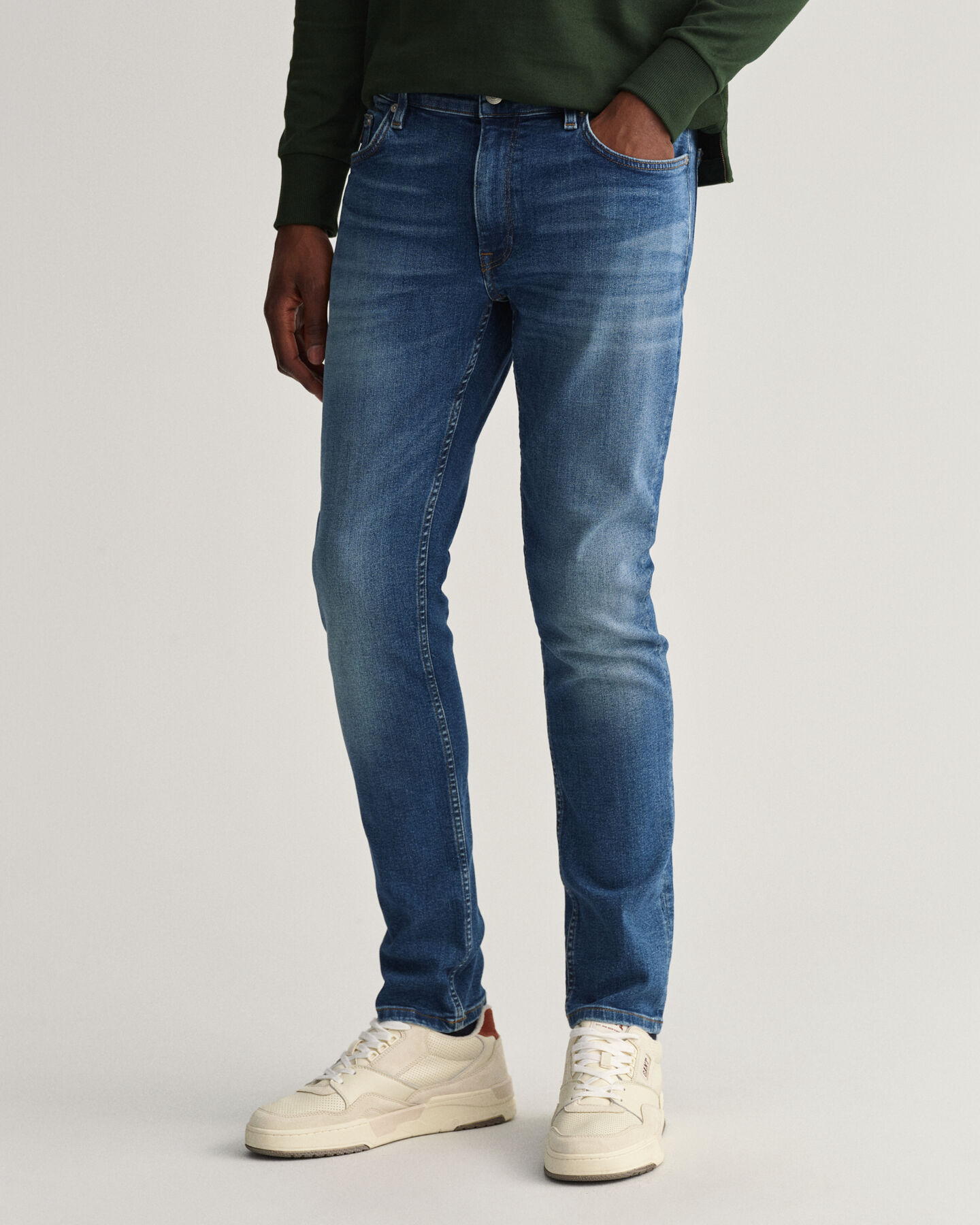Maxen Extra Slim Fit Retro Shield jeans