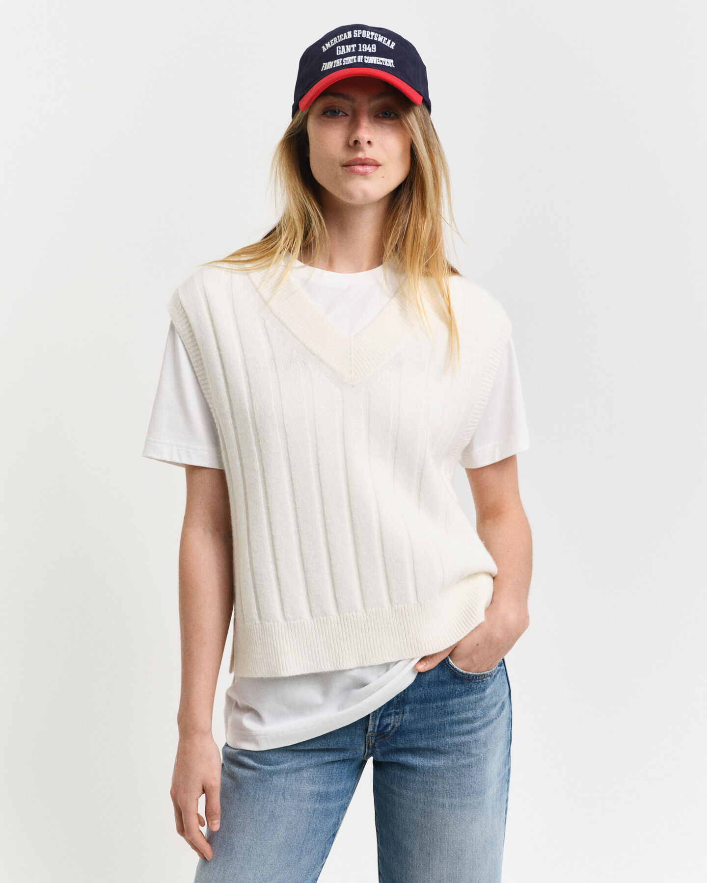 Wollen spencer met V-hals en brede rib