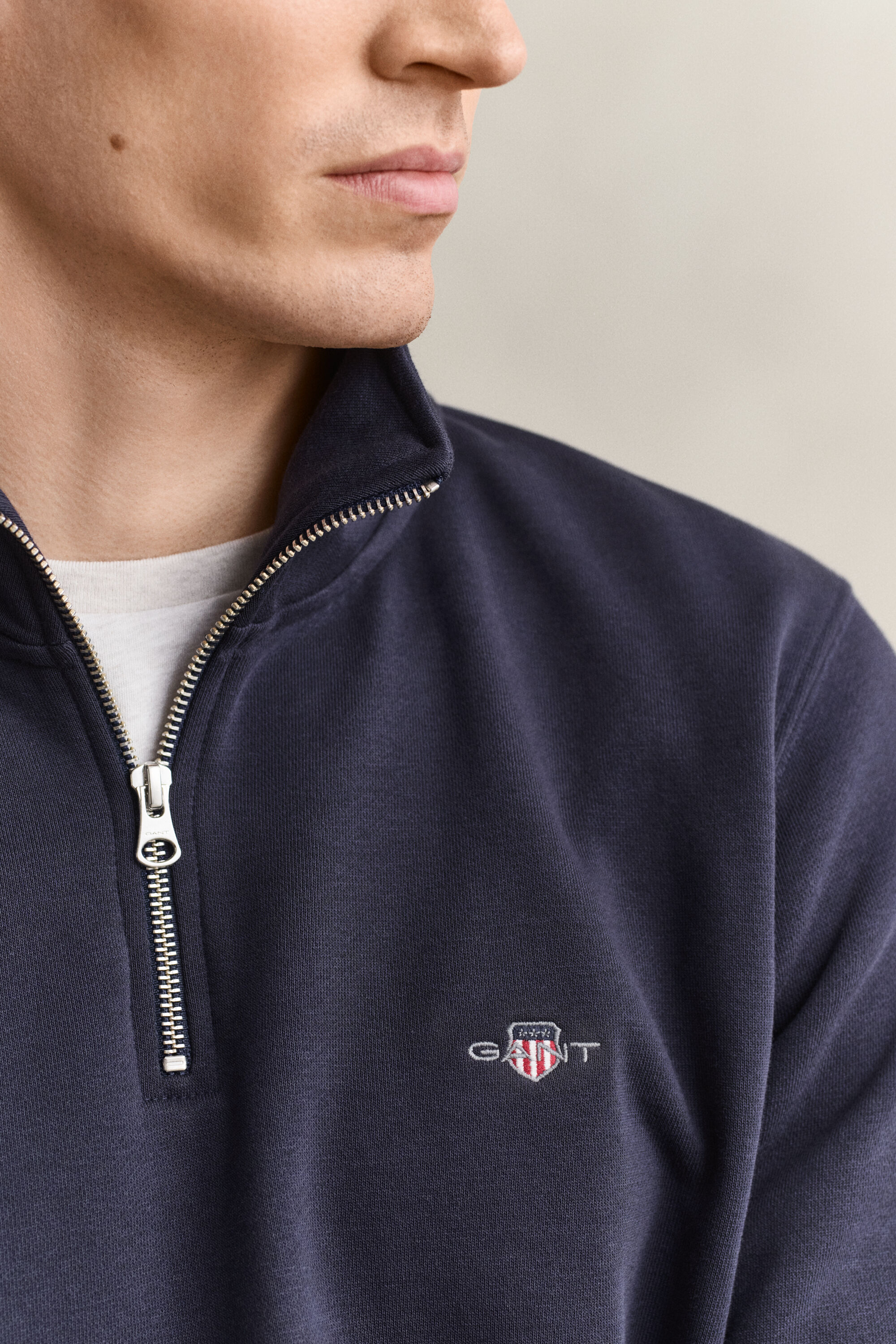 Shield sweatshirt met korte rits