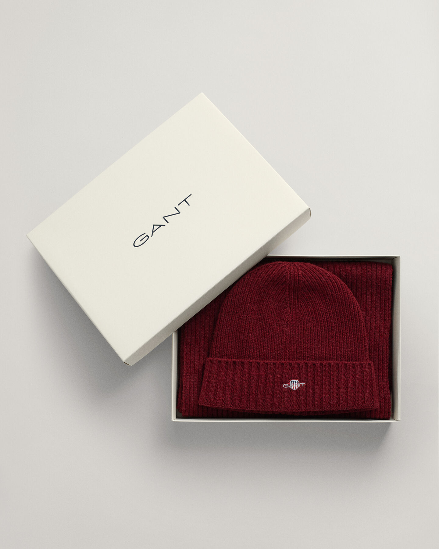 Cadeauset met Shield beanie en sjaal