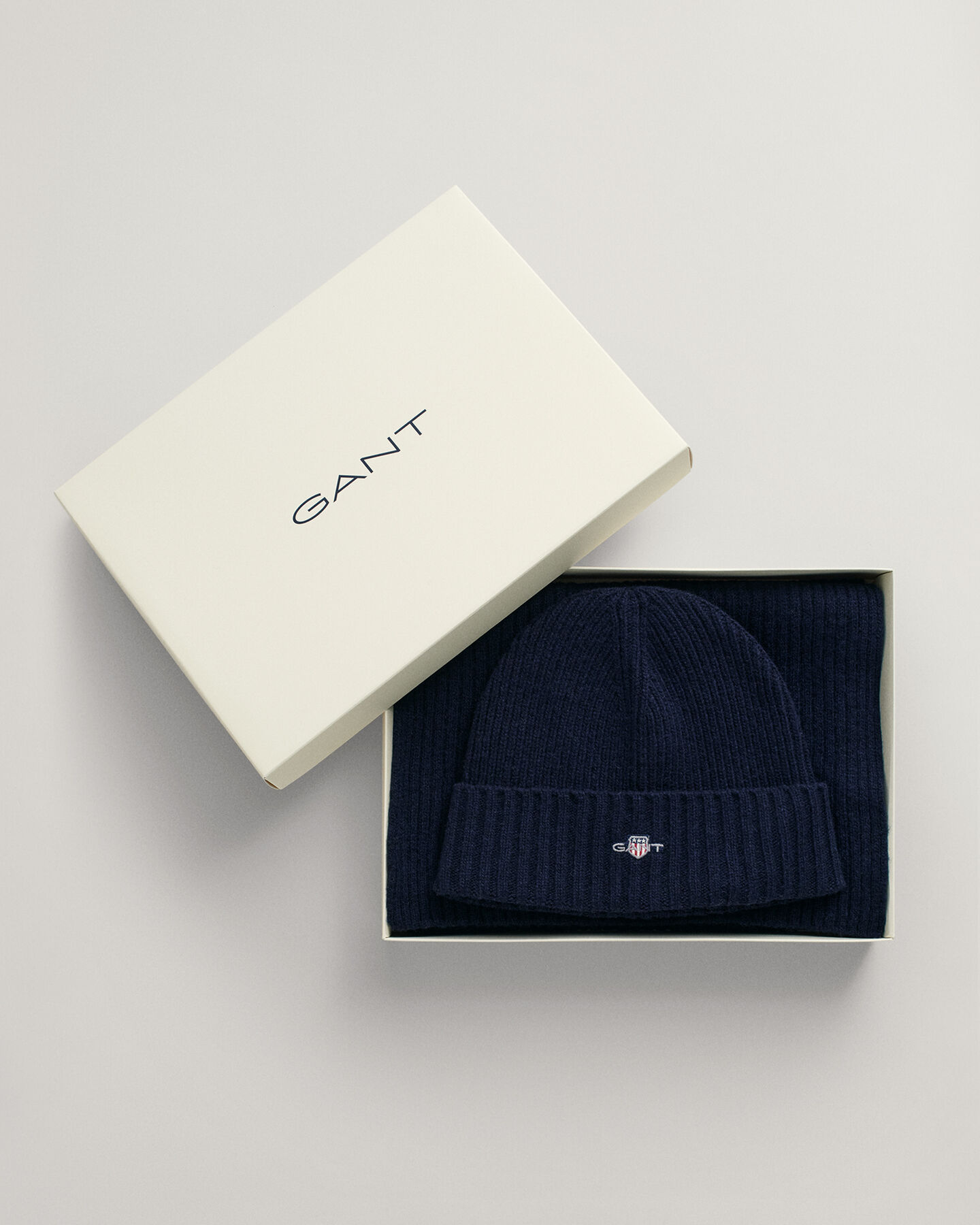 Cadeauset met Shield beanie en sjaal