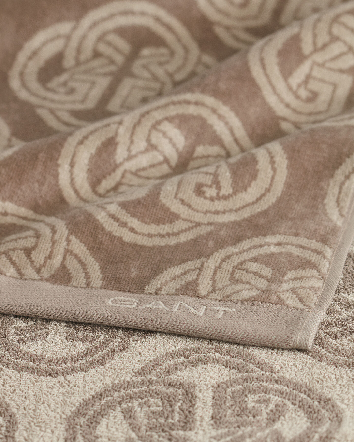 Monogram handdoek 70 x 140 cm