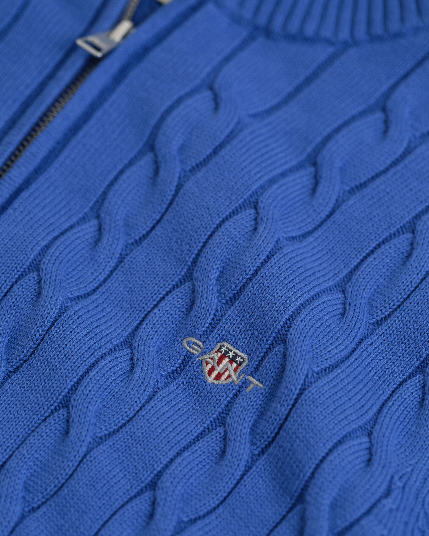 Kabelgebreide trui met korte rit van katoen