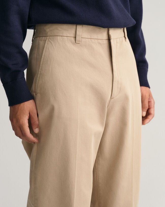 Wide Straight Fit chino