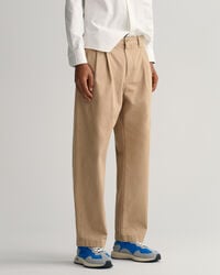 Relaxed Fit chino met plooien