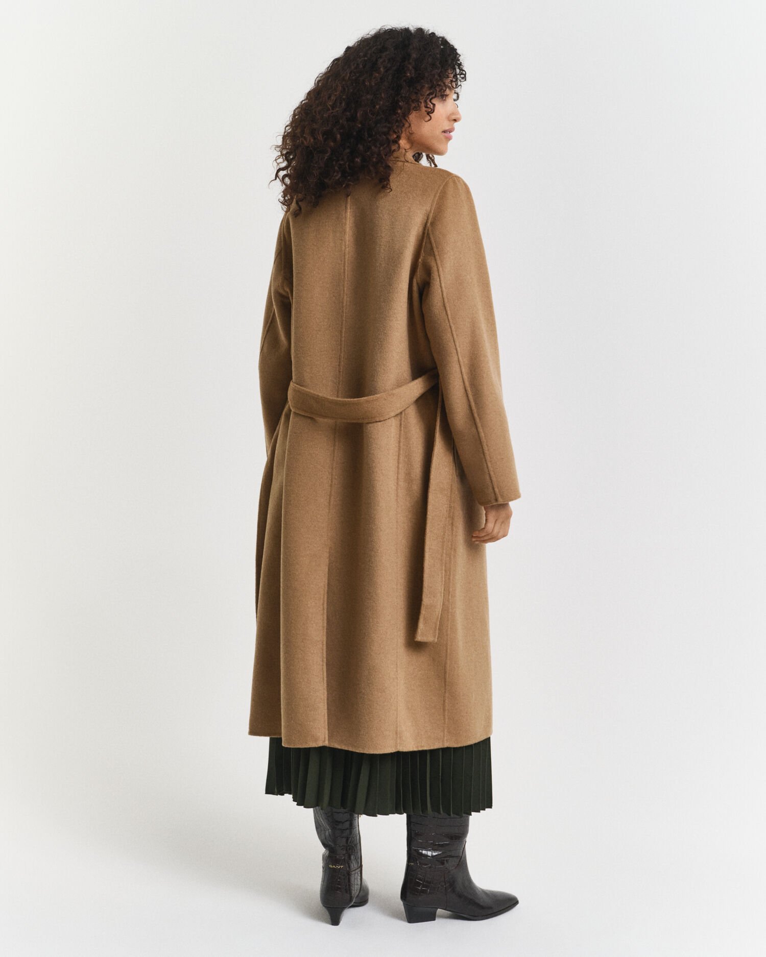 Met de hand gestikte jas met ceintuur