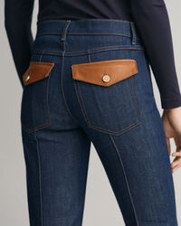 Slim Fit jeans met leren detail