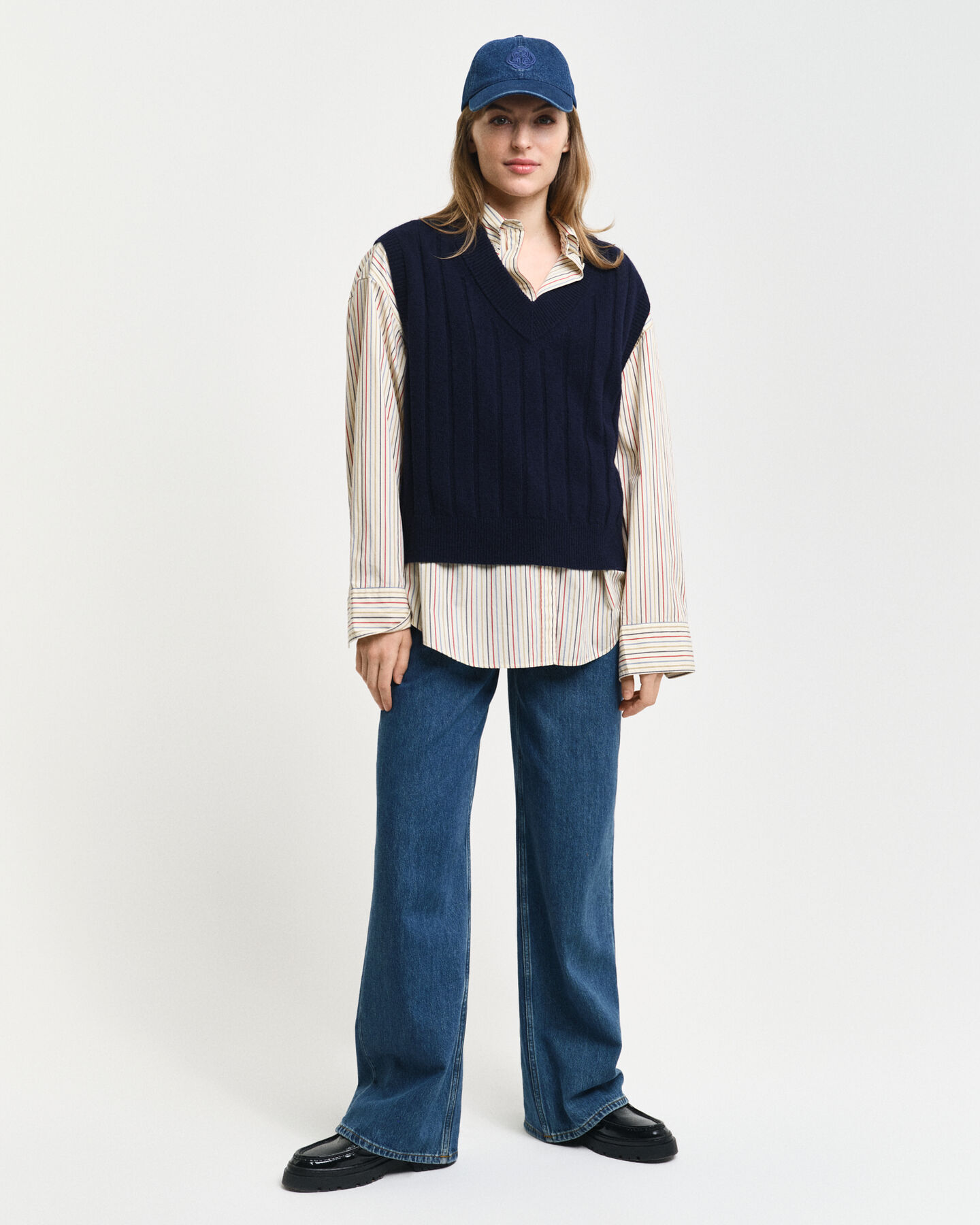 Wollen spencer met V-hals en brede rib