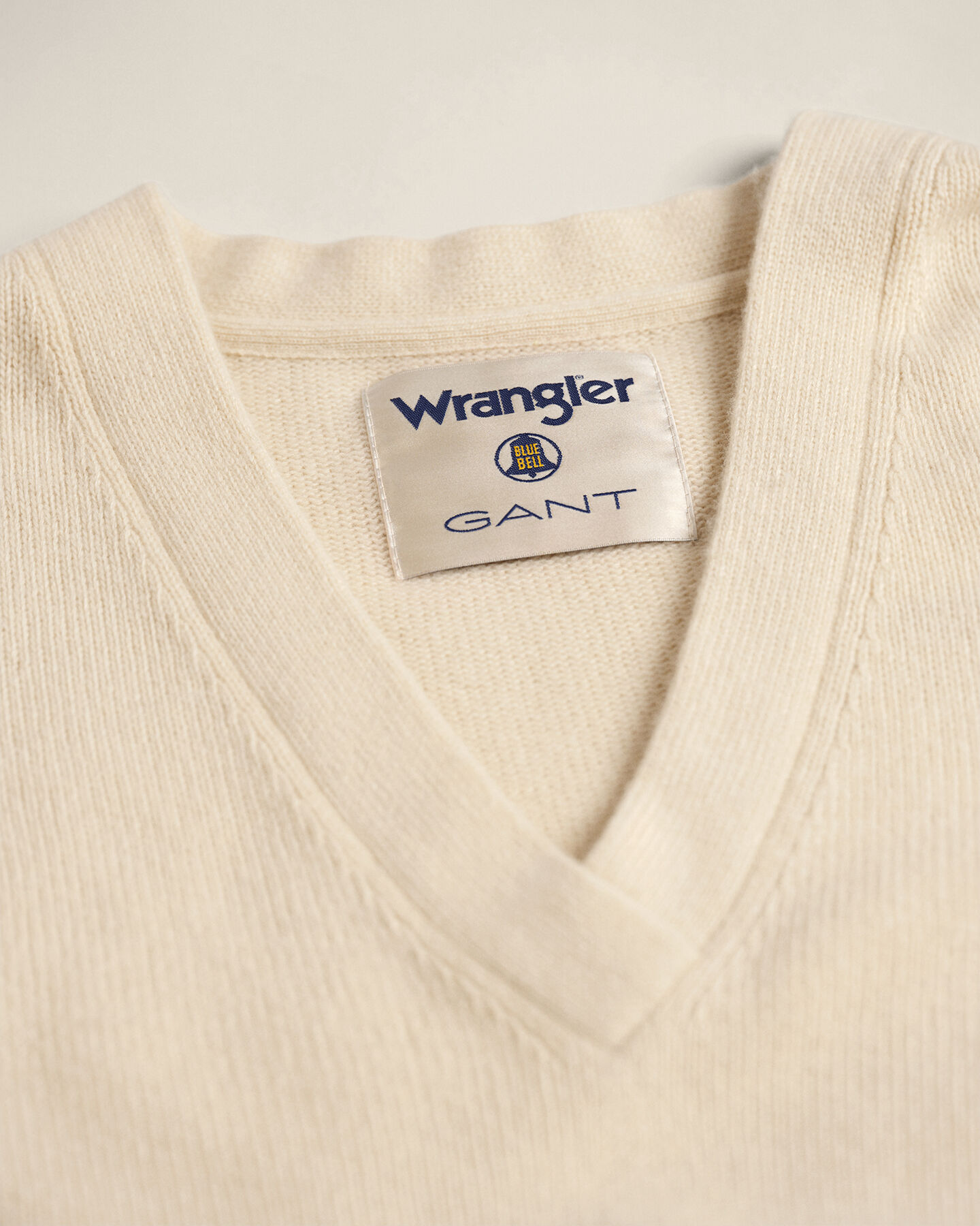 Wrangler x GANT Varsity trui met V-hals van kasjmiermix