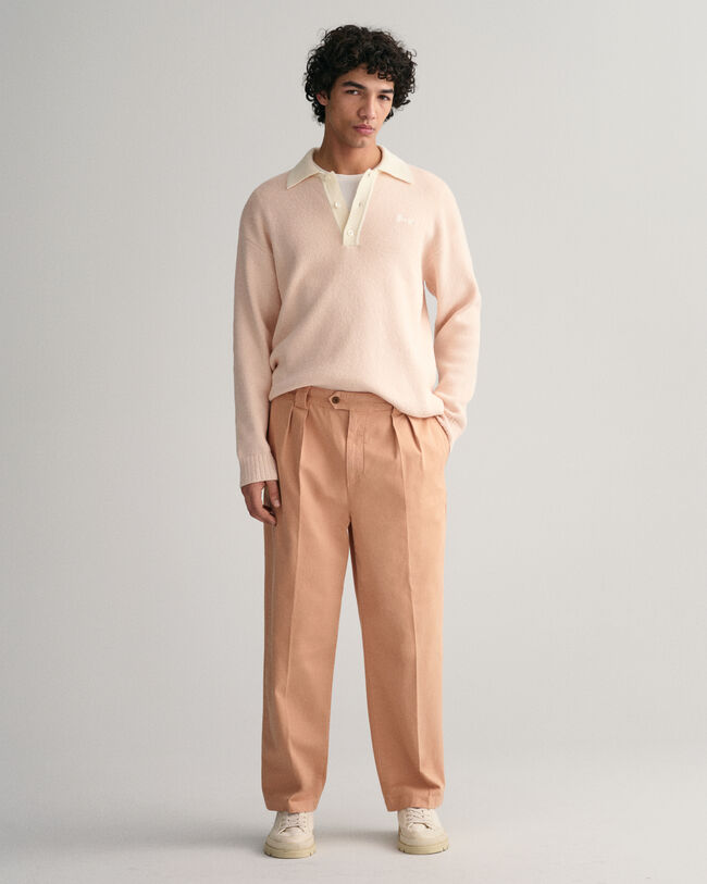 Chino met plooien van keperstof