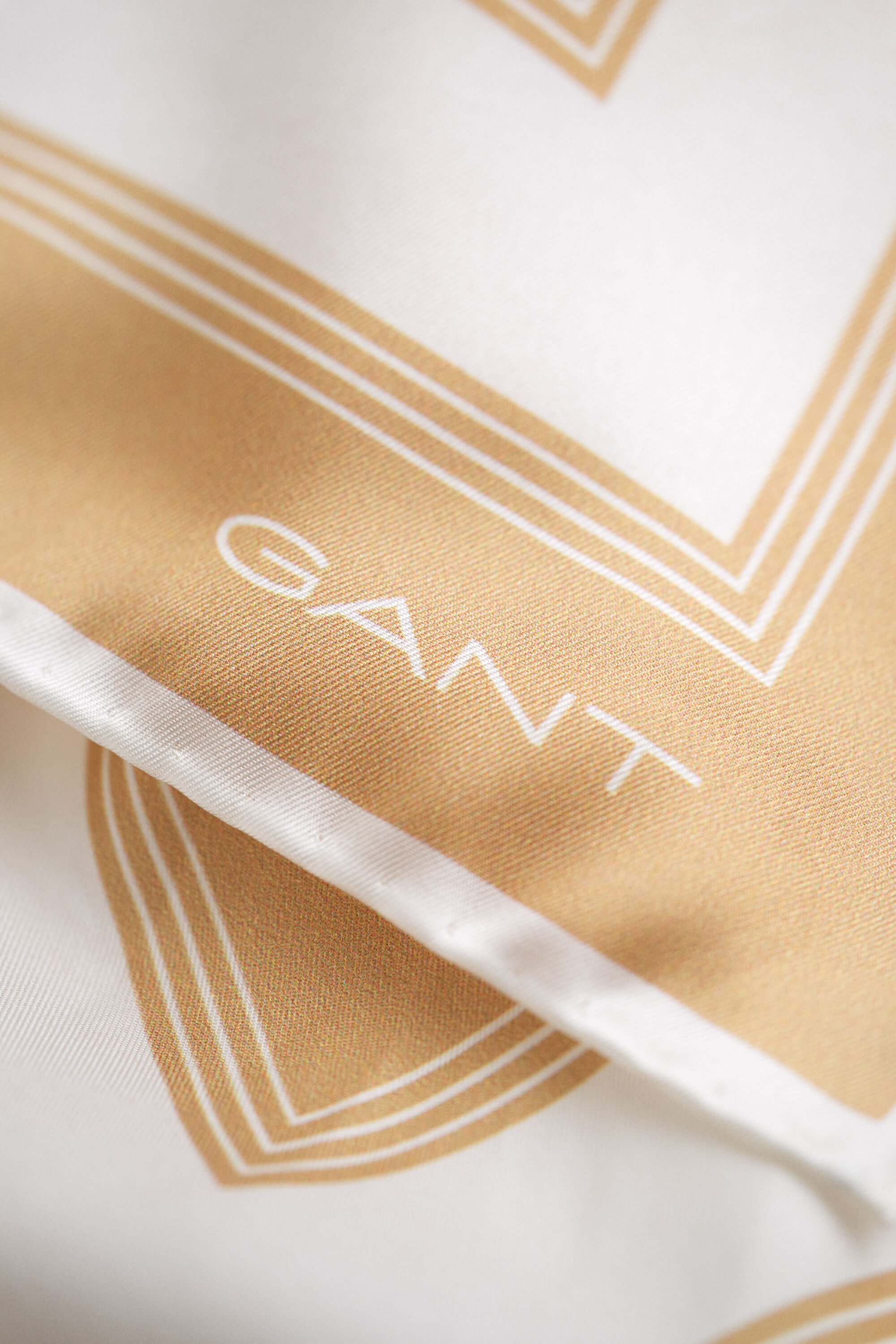 Zijden monogramsjaal