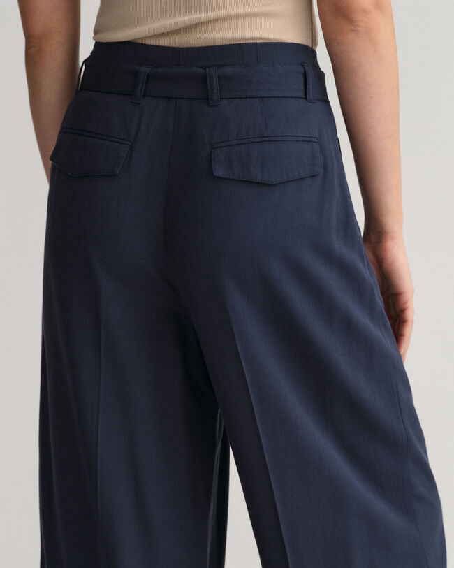 Cropped broek met wijde pijpen en ceintuur