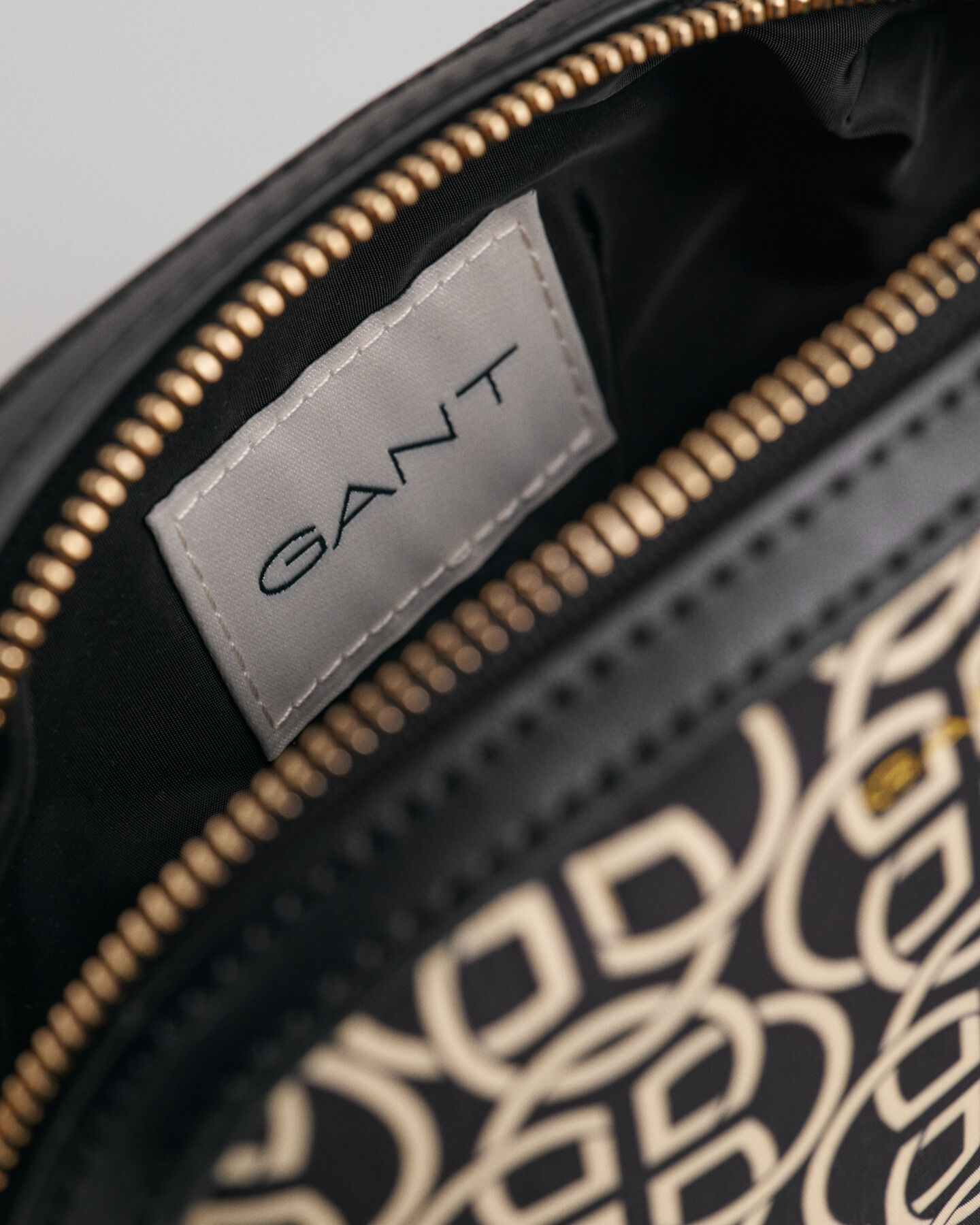 G Patterned make-uptas