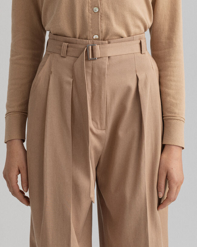 Fluid chino met plooien en hoge taille