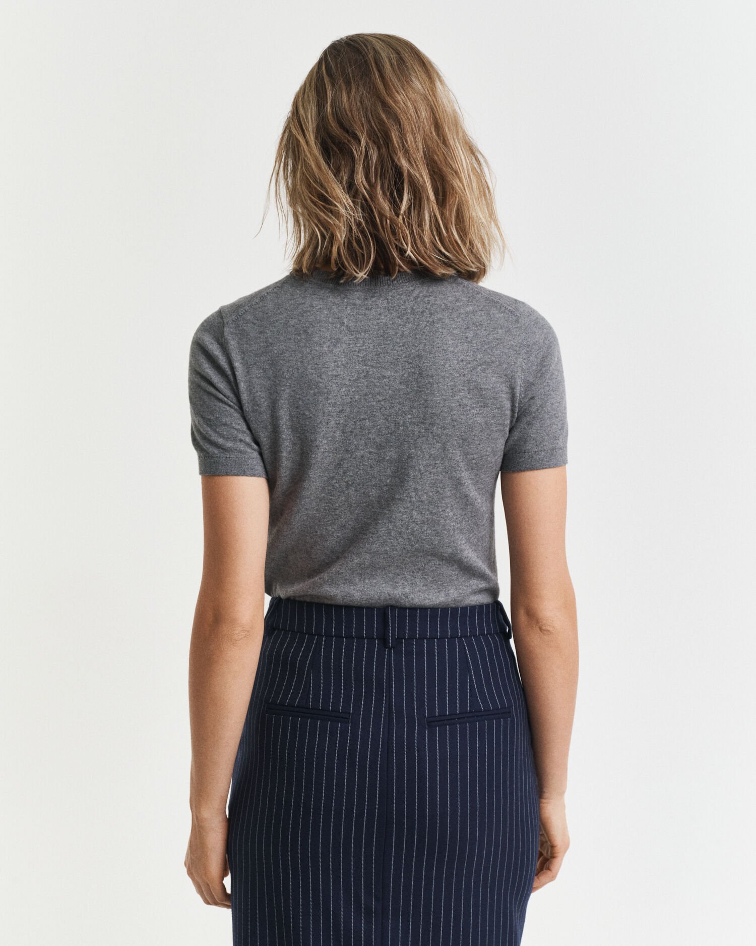 Lichtgewicht trui met ronde hals en korte mouwen