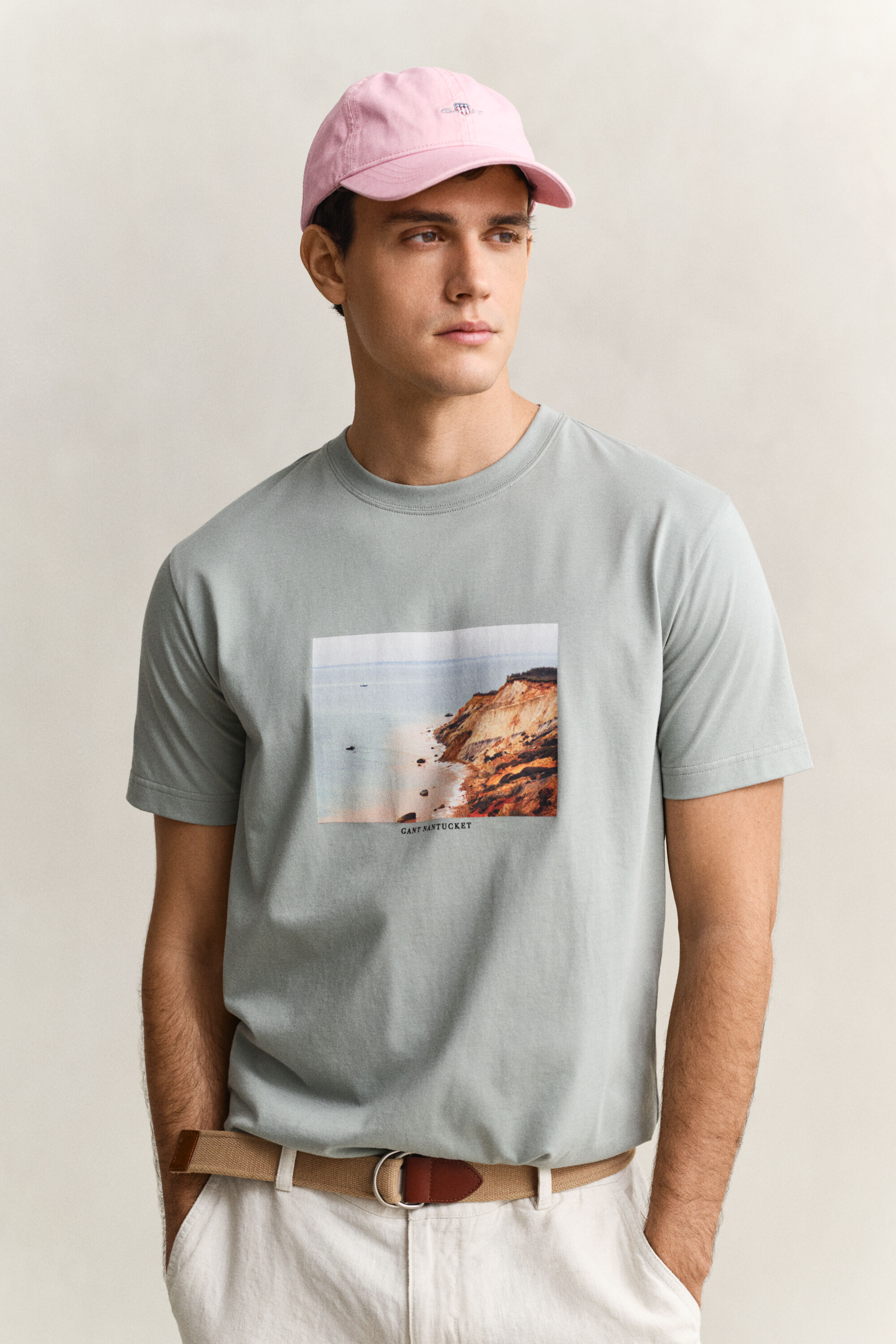 Sunfaded pet met shield