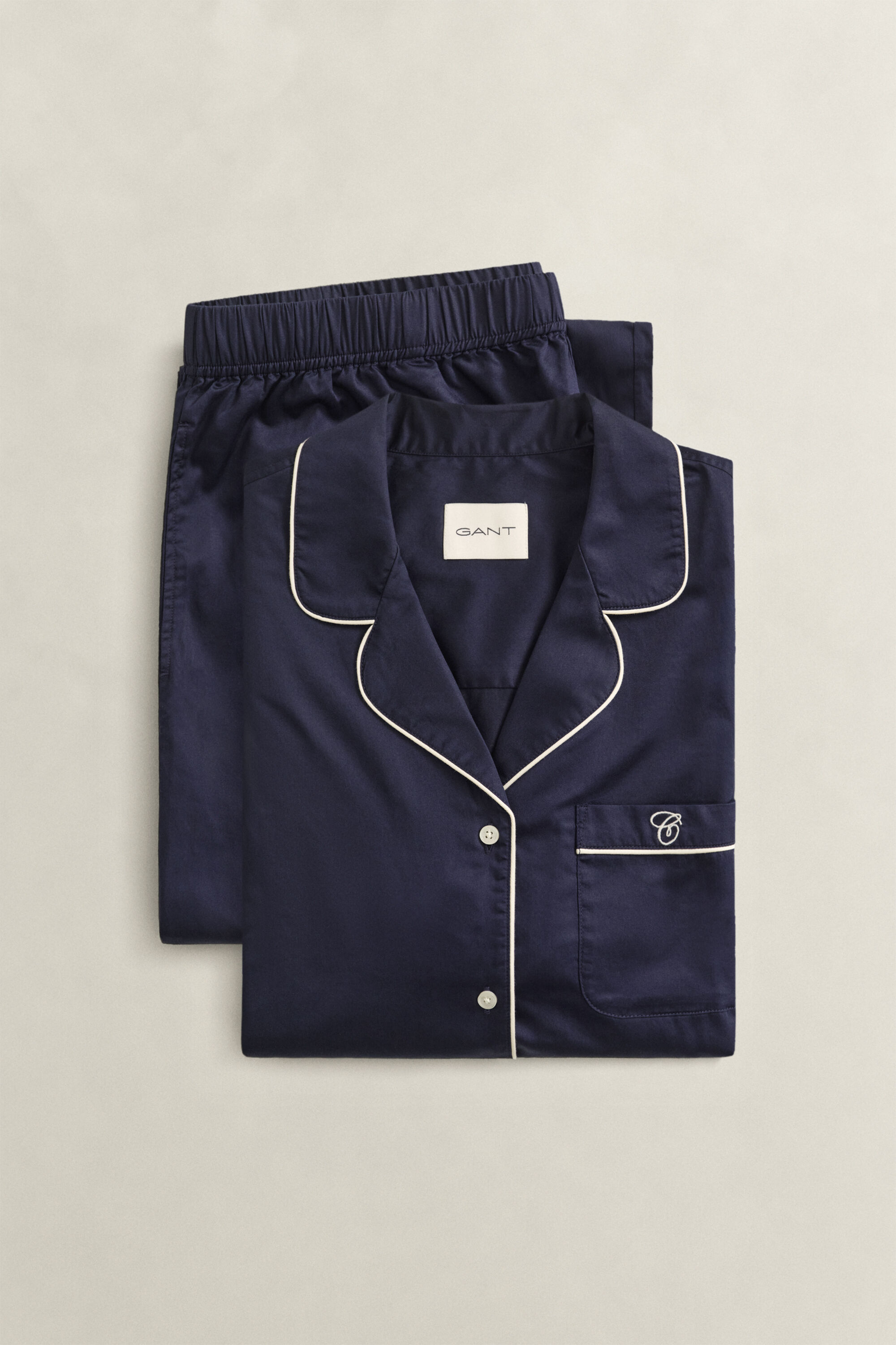 Satijnen pyjama